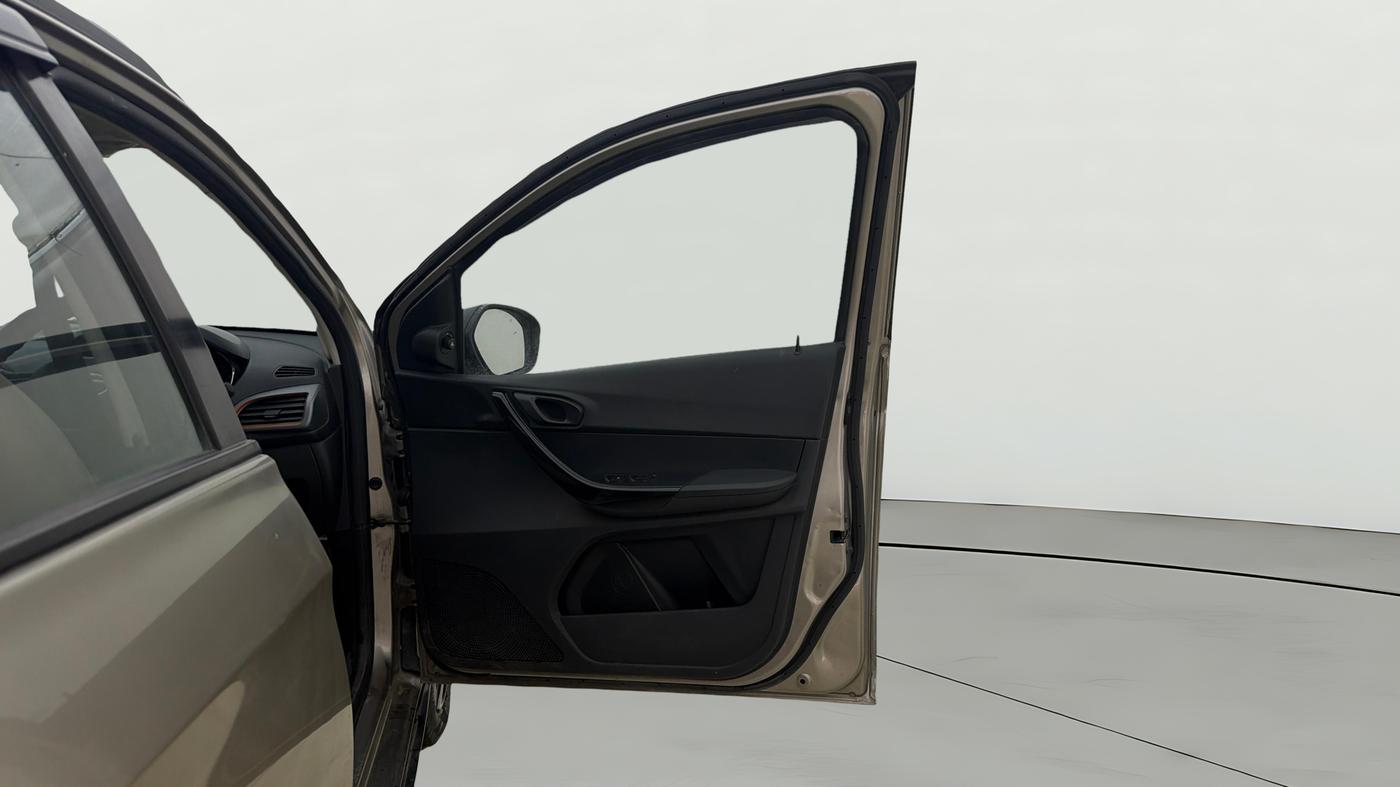 2019 Tata TIAGO NRG PETROL, Petrol, Manual, 58,847 km, RHS Front Door