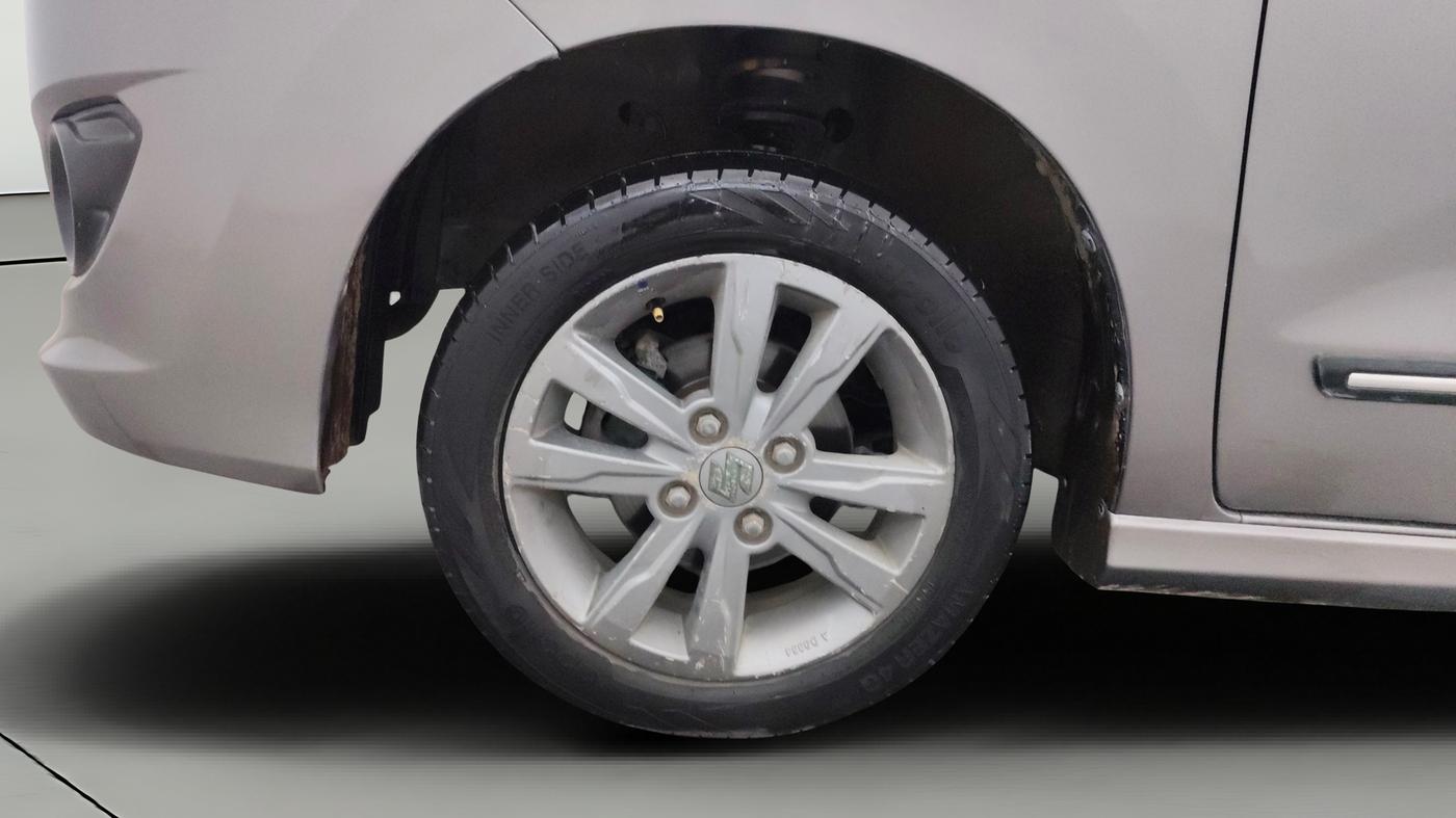 2014 Maruti Wagon R Stingray VXI, Petrol, Manual, 63,999 km, Left Front Wheel