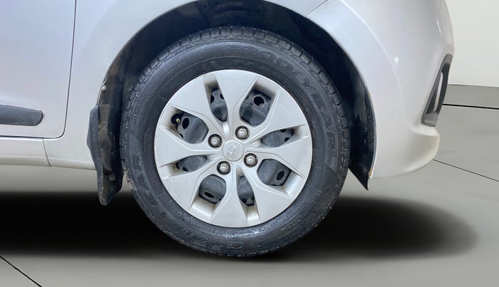 2014 Hyundai Xcent S 1.2, Petrol, Manual, 32,025 km, Right Front Wheel