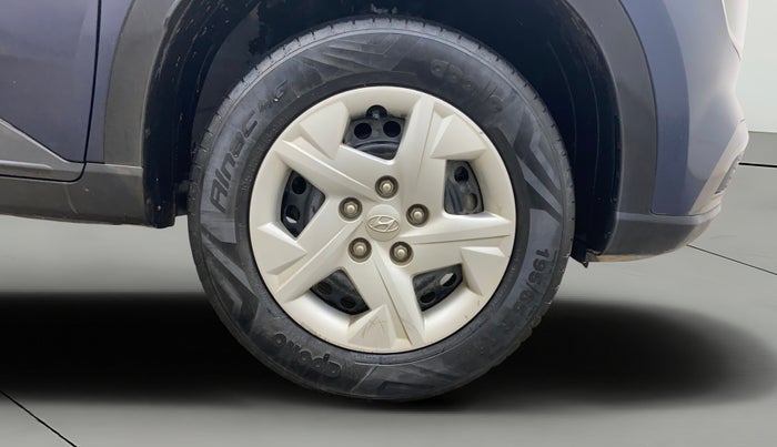 2020 Hyundai VENUE S 1.2, Petrol, Manual, 35,547 km, Right Front Wheel