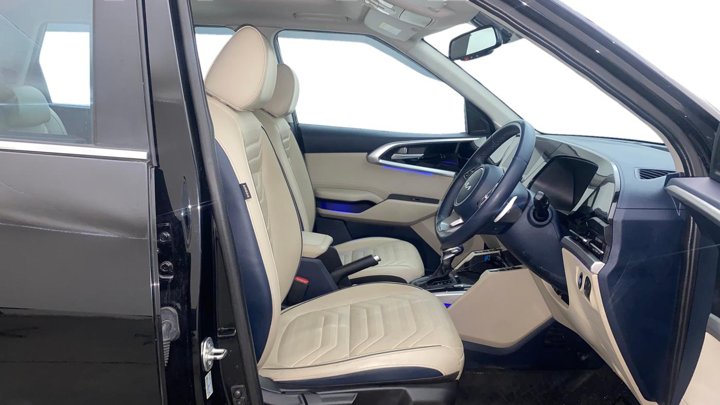 2023 KIA CARENS LUXURY PLUS 1.5 PETROL DCT 7 STR, Petrol, Automatic, 45,410 km, Right Side Front Door Cabin