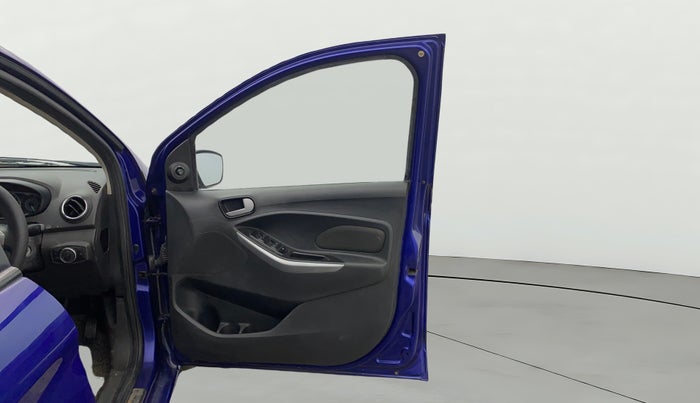 2016 Ford New Figo TITANIUM 1.2 PETROL MT, Petrol, Manual, 84,704 km, RHS Front Door