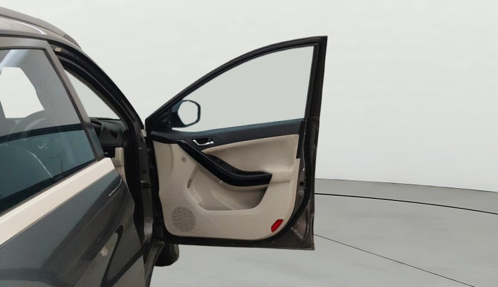 2023 Tata NEXON XZ PLUS DIESEL SUNROOF, Diesel, Manual, 34,838 km, RHS Front Door