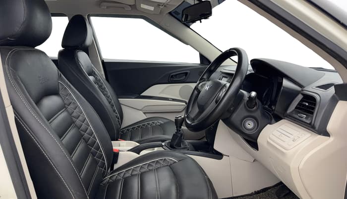 2023 Mahindra XUV300 W6 1.5 Diesel, Diesel, Manual, 44,358 km, Right Side Front Door Cabin