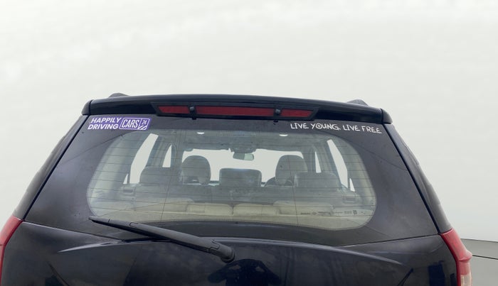 2017 Mahindra XUV500 W10 AT, Diesel, Automatic, 1,11,323 km, Rear Windshield