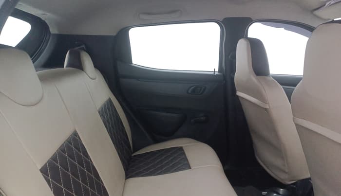 2016 Renault Kwid RXT 0.8, Petrol, Manual, 43,971 km, Right Side Rear Door Cabin