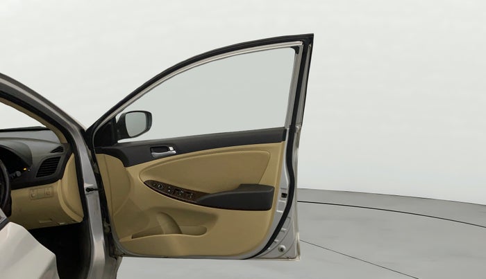 2015 Hyundai Verna FLUIDIC 4S 1.6 VTVT SX, Petrol, Manual, 68,525 km, RHS Front Door