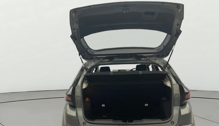 2022 Tata ALTROZ XZA, Petrol, Automatic, 10,001 km, Boot Door Open