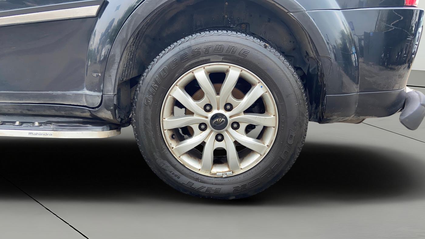 2018 Mahindra XUV500 W10, Diesel, Manual, 77,573 km, Left Rear Wheel