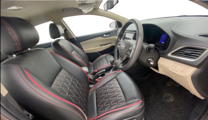 2017 Hyundai Verna 1.6 VTVT SX, Petrol, Manual, 59,816 km, Right Side Front Door Cabin