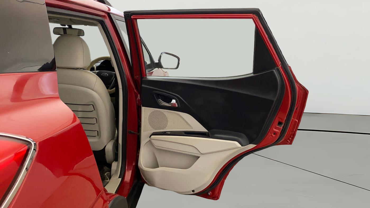 2019 Mahindra XUV300 W8 (O) 1.2 PETROL, Petrol, Manual, 64,376 km, RHS Rear Door