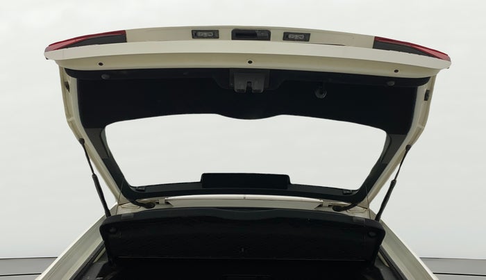 2019 Skoda Superb STYLE 1.8 TSI MT, Petrol, Manual, 50,278 km, Boot Door Open