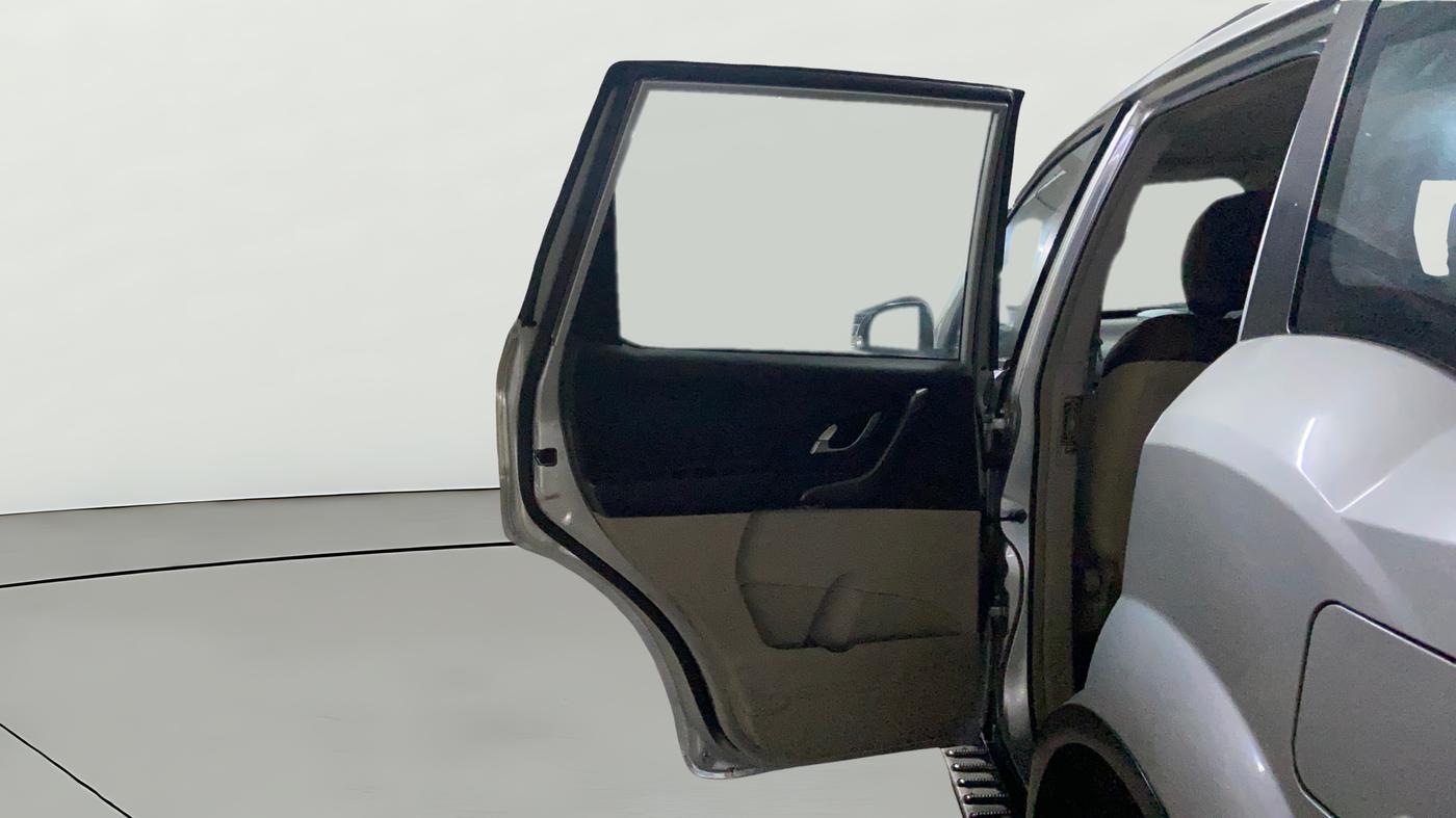 2017 Mahindra XUV500 W6, Diesel, Manual, 94,939 km, LHS Rear Door