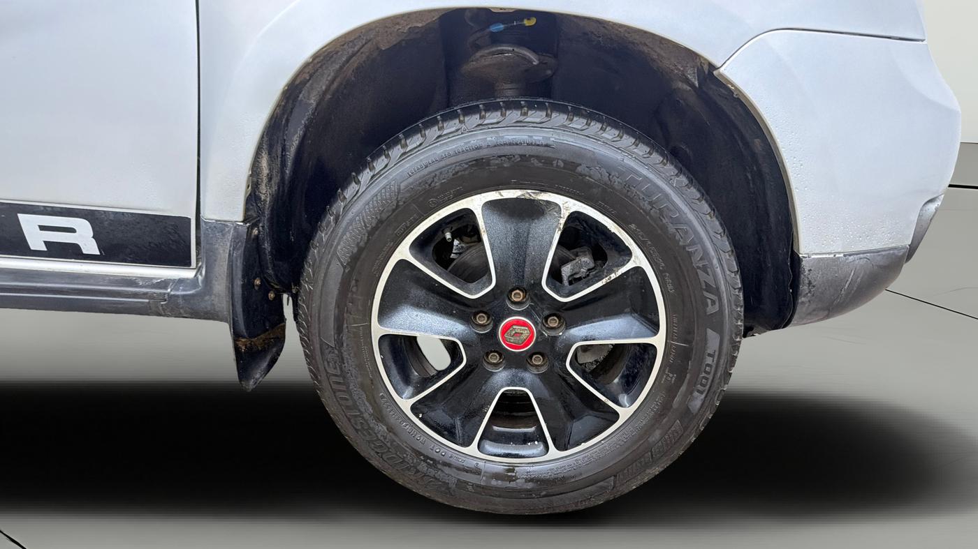 2017 Renault Duster RXS CVT, Petrol, Automatic, 56,055 km, Right Front Wheel