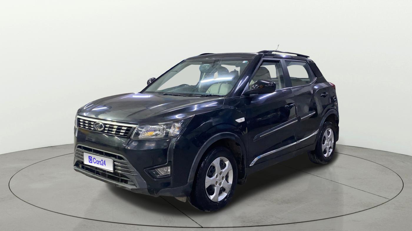 2022 Mahindra XUV300 W6 1.5 Diesel, Diesel, Manual, 68,922 km, Left Front Diagonal