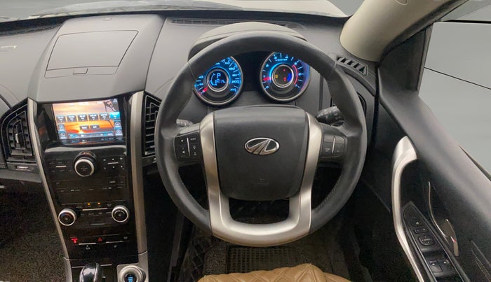 2018 Mahindra XUV500 W11 AT, Diesel, Automatic, 84,090 km, Steering Wheel Close Up