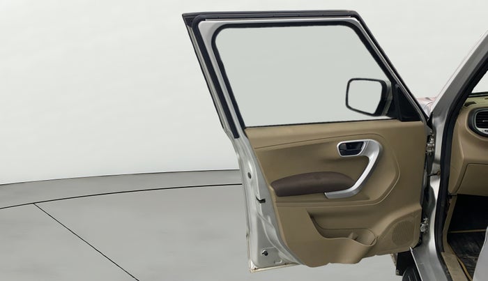 2016 Mahindra TUV300 T8, Diesel, Manual, 1,05,275 km, LHS Front Door