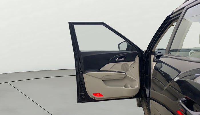 2019 Mahindra XUV300 W8 (O) 1.5 DIESEL, Diesel, Manual, 87,870 km, LHS Front Door