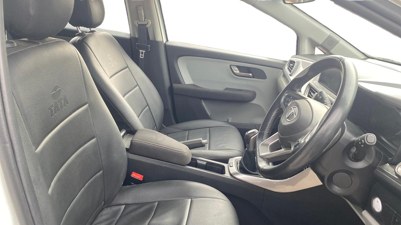 2020 Tata ALTROZ XZ PETROL, Petrol, Manual, 52,861 km, Right Side Front Door Cabin
