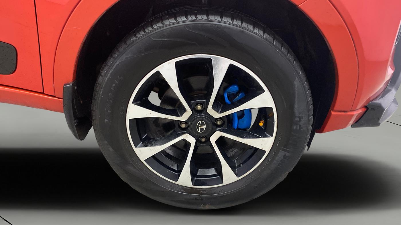 2020 Tata NEXON XZA PLUS SUNROOF PETROL, Petrol, Automatic, 44,718 km, Right Front Wheel