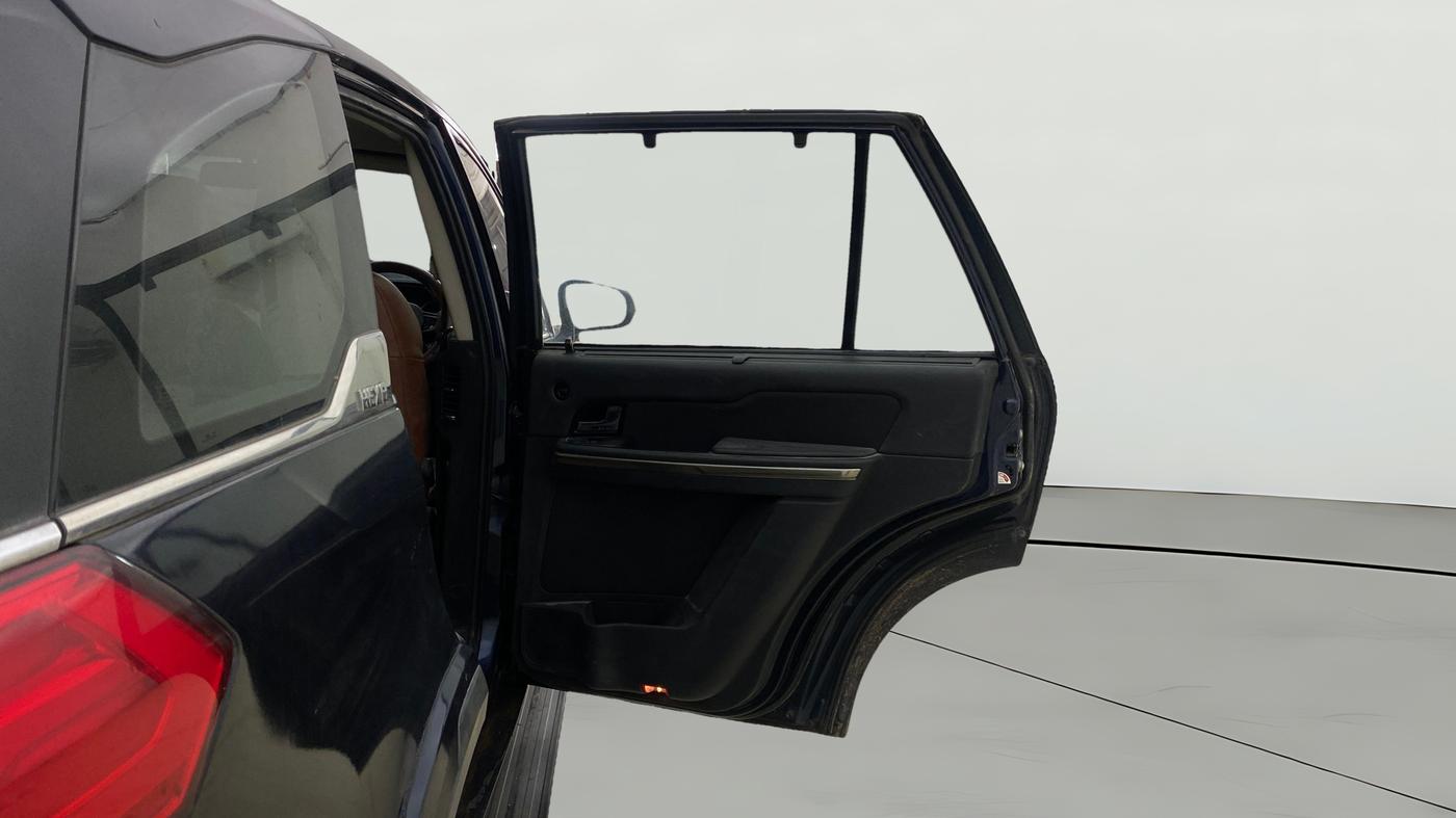 2019 Tata Hexa XM PLUS 4X2 7 STR, Diesel, Manual, 1,22,595 km, RHS Rear Door