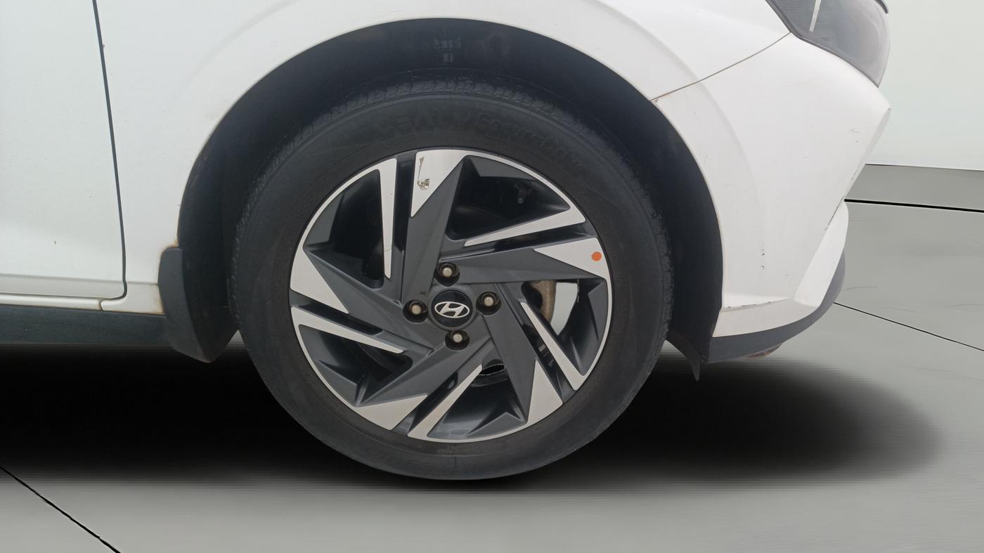 2022 Hyundai NEW I20 Asta (O) 1.0 Turbo DCT Dual Tone, Petrol, Automatic, 46,427 km, Right Front Wheel
