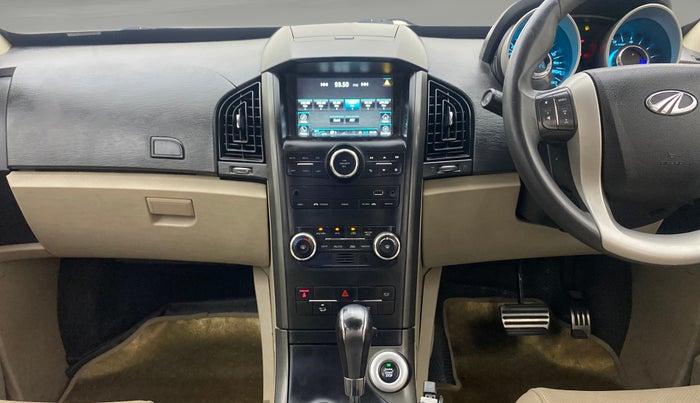 2017 Mahindra XUV500 W10 AT, Diesel, Automatic, 1,11,323 km, Air Conditioner