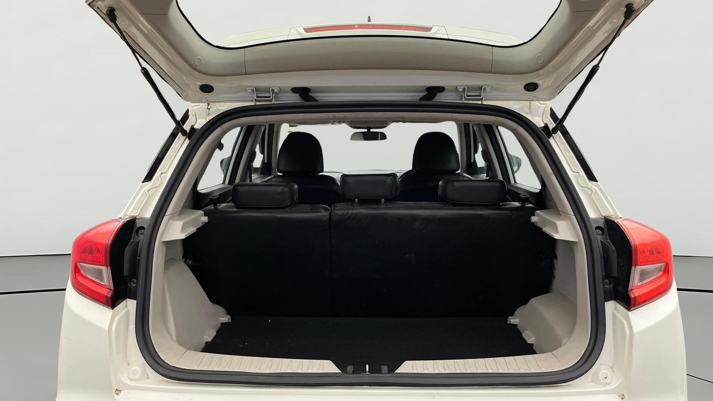 2021 Mahindra XUV300 W8 1.2 PETROL, Petrol, Manual, 52,717 km, Boot Open Zoomed View