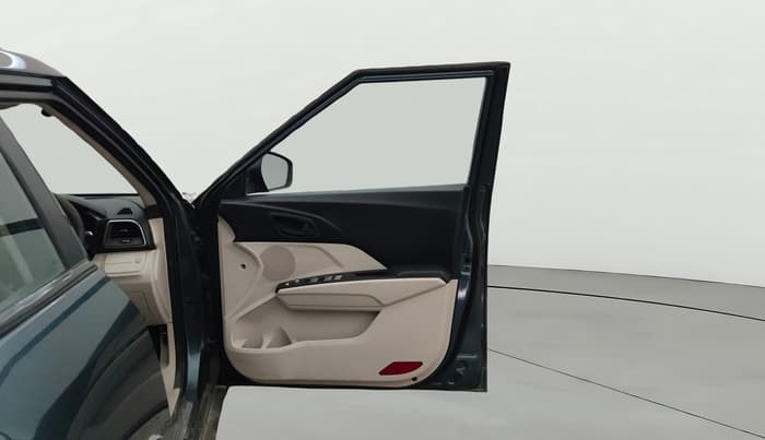 2019 Mahindra XUV300 W6 1.2 PETROL, Petrol, Manual, 91,916 km, RHS Front Door