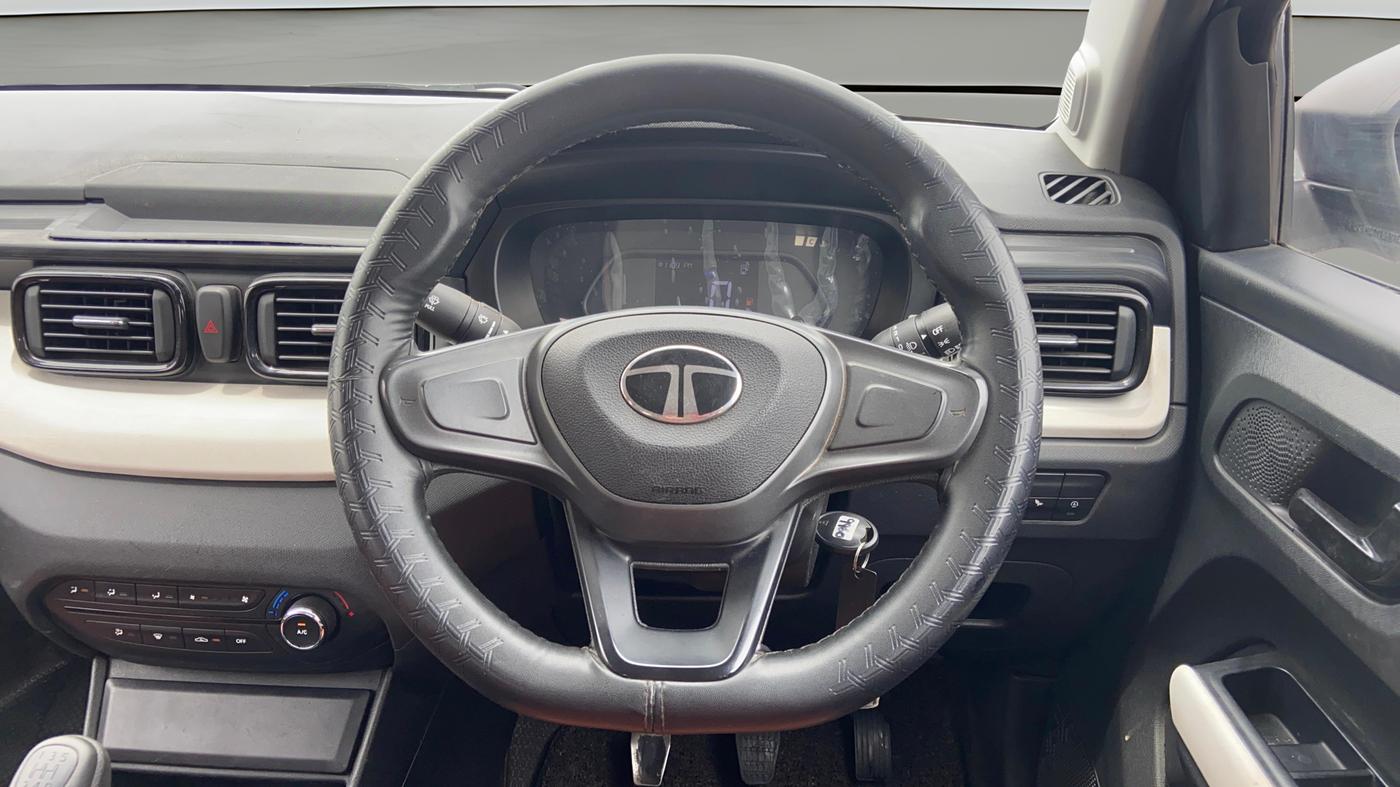 2025 Tata PUNCH PURE MT, Petrol, Manual, 34,594 km, Steering Wheel Close Up
