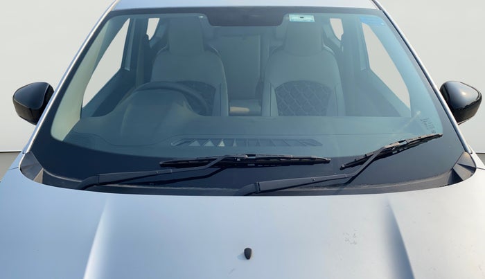 2023 Renault TRIBER RXT AMT, Petrol, Automatic, 23,337 km, Front Windshield