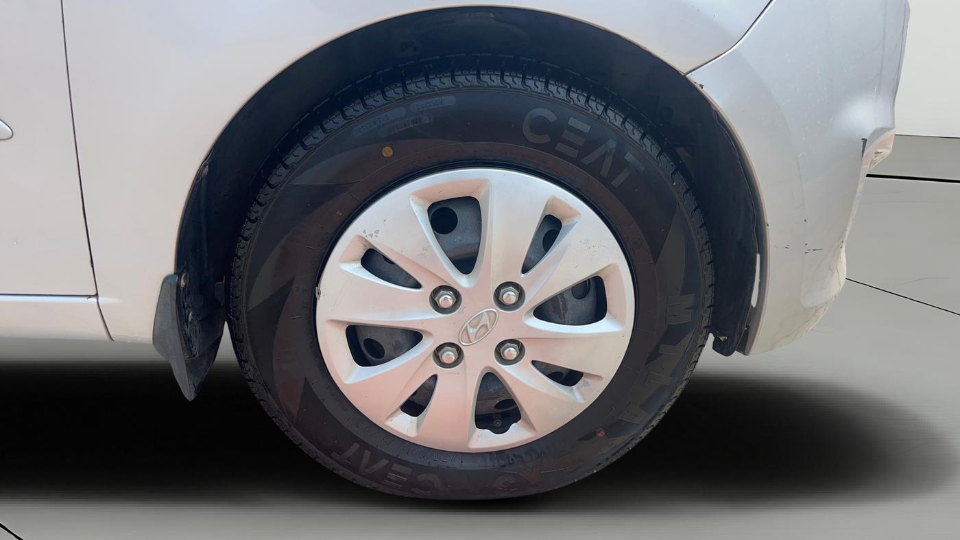 2012 Hyundai i10 MAGNA 1.2, Petrol, Manual, 79,706 km, Right Front Wheel