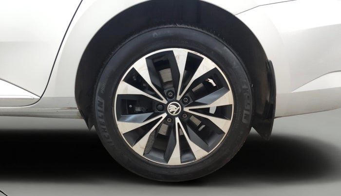 2021 Skoda Superb L&K 2.0 TSI AT, Petrol, Automatic, 43,942 km, Left Rear Wheel