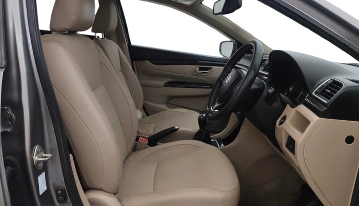 2015 Maruti Ciaz ZXI, Petrol, Manual, 1,09,702 km, Right Side Front Door Cabin
