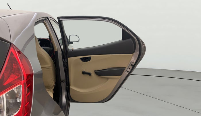 2013 Hyundai Eon MAGNA +, Petrol, Manual, 1,20,028 km, RHS Rear Door