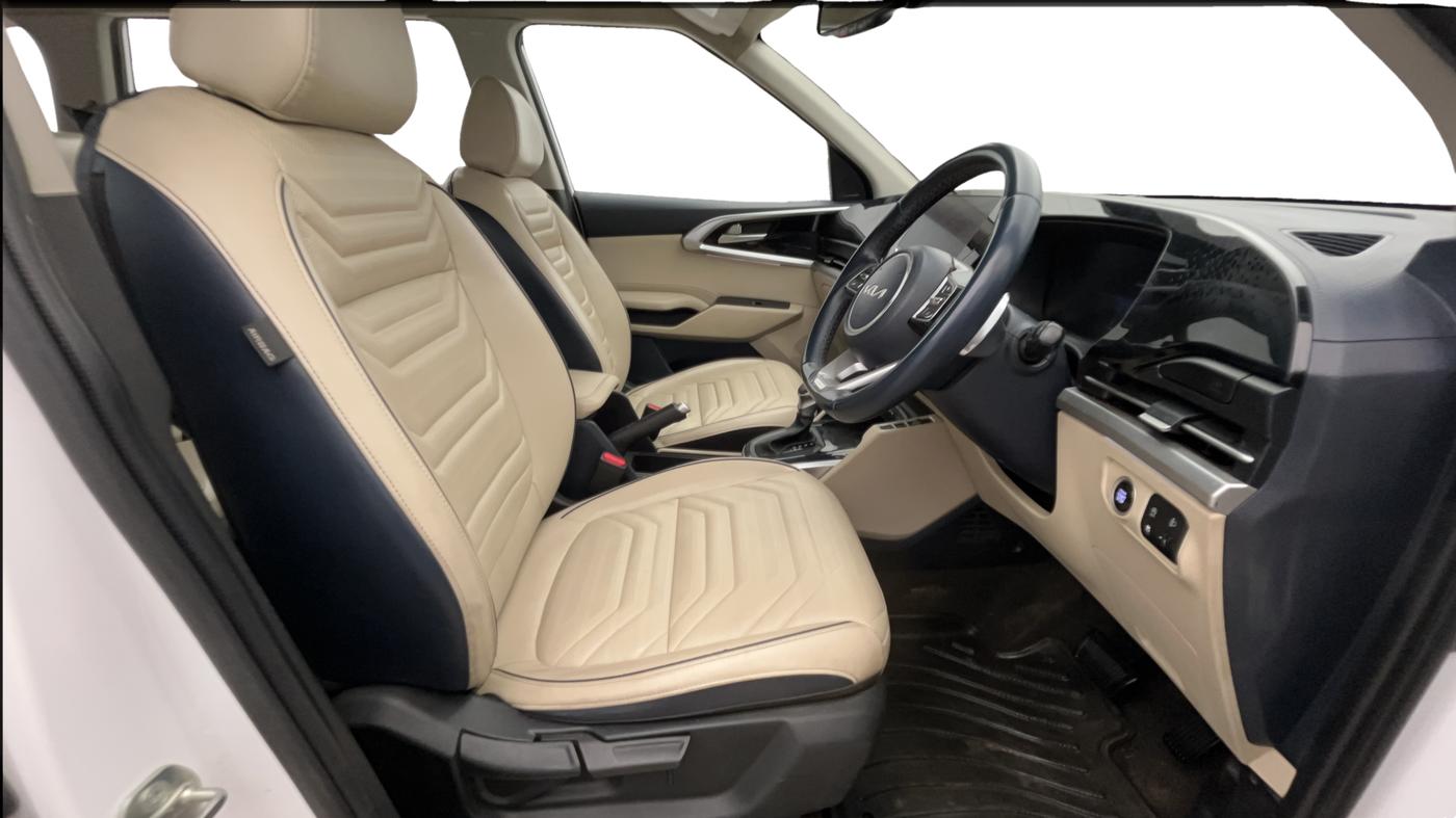 2023 KIA CARENS LUXURY PLUS 1.5 DIESEL AT 7 STR, Diesel, Automatic, 47,522 km, Right Side Front Door Cabin