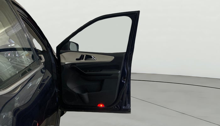 2021 Mahindra XUV700 AX 7 P MT 7 STR, Petrol, Manual, 79,059 km, RHS Front Door