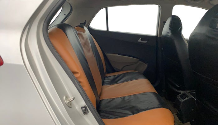 2015 Hyundai Grand i10 SPORTZ 1.2 KAPPA VTVT, CNG, Manual, 1,23,429 km, Right Side Rear Door Cabin