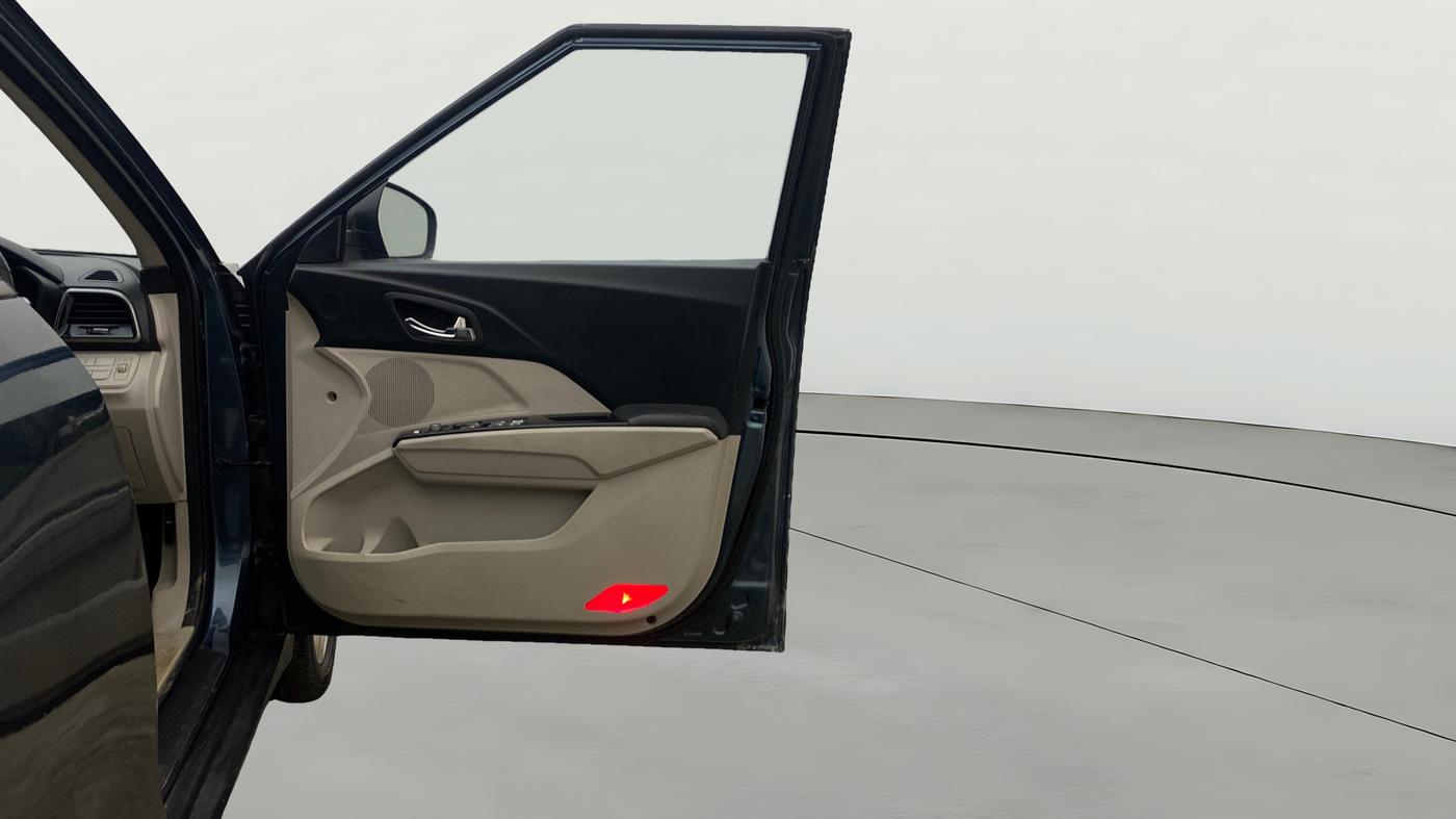 2019 Mahindra XUV300 W8 1.5 DIESEL AMT, Diesel, Automatic, 73,135 km, RHS Front Door