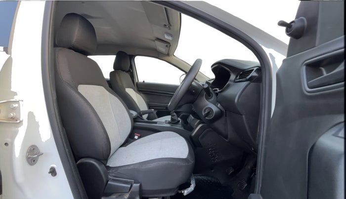 2022 Renault Kiger RXE MT, Petrol, Manual, 39,739 km, Right Side Front Door Cabin