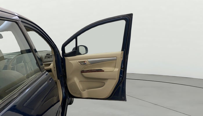 2015 Maruti Ertiga VXI CNG, CNG, Manual, 1,34,238 km, RHS Front Door