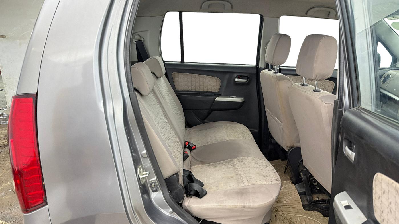 2015 Maruti Wagon R 1.0 VXI, Petrol, Manual, 39,588 km, Right Side Rear Door Cabin