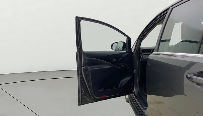 2018 Toyota Innova Crysta 2.4 GX 8 STR, Diesel, Manual, 1,06,871 km, LHS Front Door