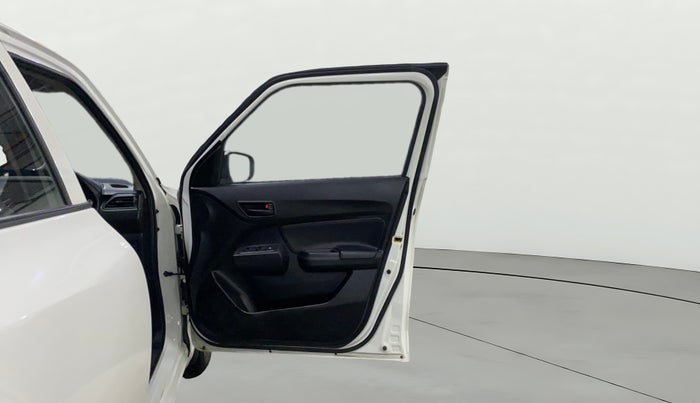 2023 Maruti Swift LXI, Petrol, Manual, 11,204 km, RHS Front Door