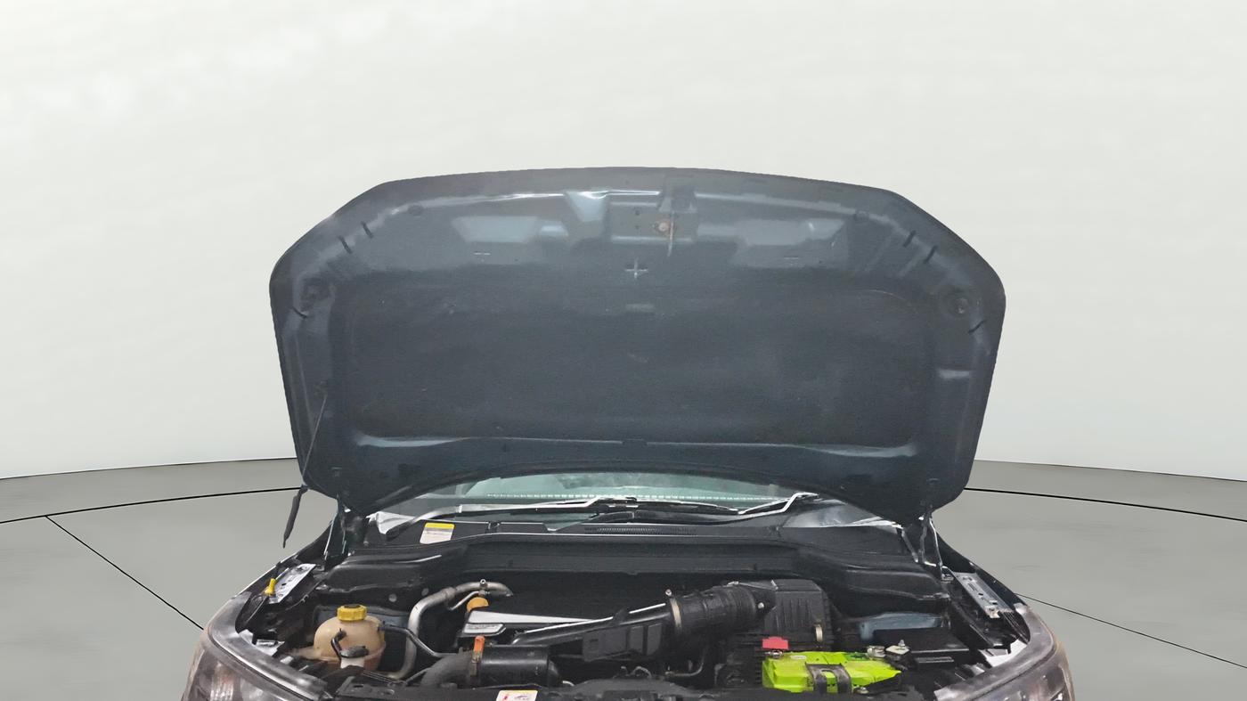 2023 Mahindra XUV300 W6 1.2 PETROL, Petrol, Manual, 36,754 km, Open Bonet
