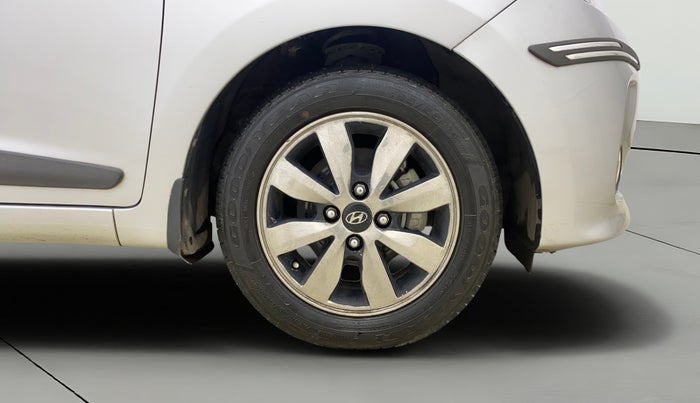 2017 Hyundai Grand i10 MAGNA AT 1.2 KAPPA VTVT, Petrol, Automatic, 27,080 km, Right Front Wheel