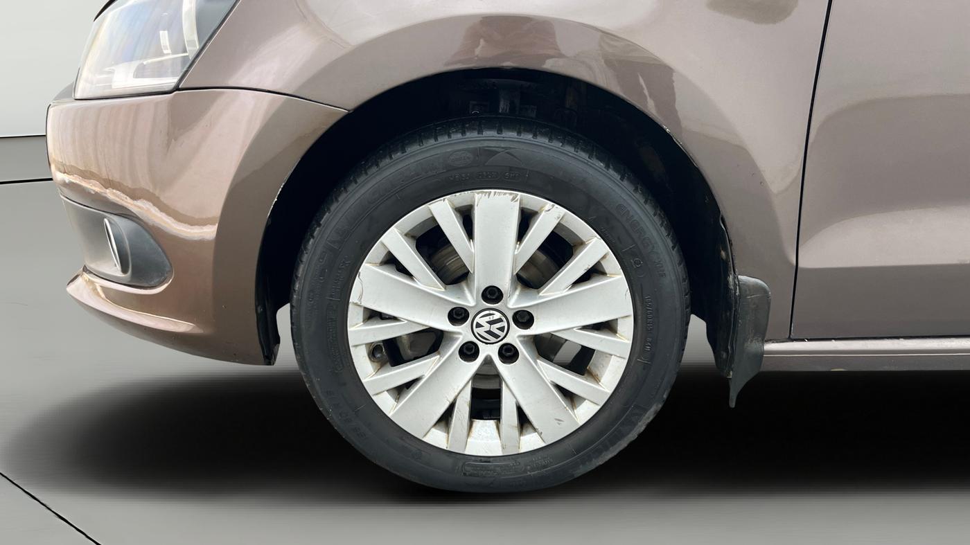 2015 Volkswagen Vento HIGHLINE PETROL AT, Petrol, Automatic, 76,859 km, Left Front Wheel