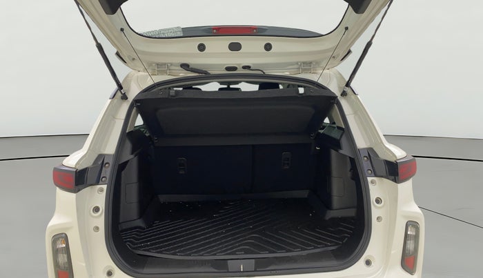 2022 Toyota URBAN CRUISER HYRYDER V NEO DRIVE, Petrol, Manual, 23,401 km, Boot Open Zoomed View