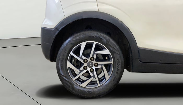 2022 Mahindra XUV300 W8 (O) 1.2 PETROL AMT, Petrol, Automatic, 39,378 km, Right Rear Wheel