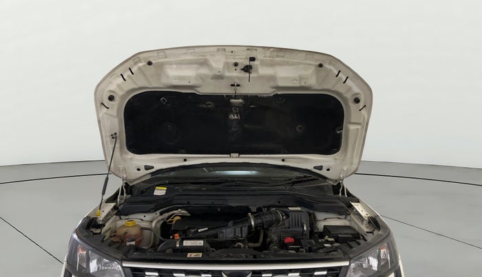 2023 Mahindra XUV300 W6 1.2 PETROL AMT, Petrol, Automatic, 39,599 km, Open Bonet